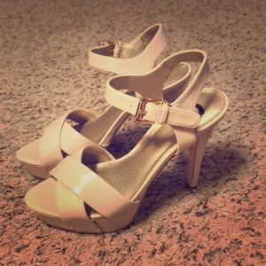 Guess Nude Heels Size: 5.5